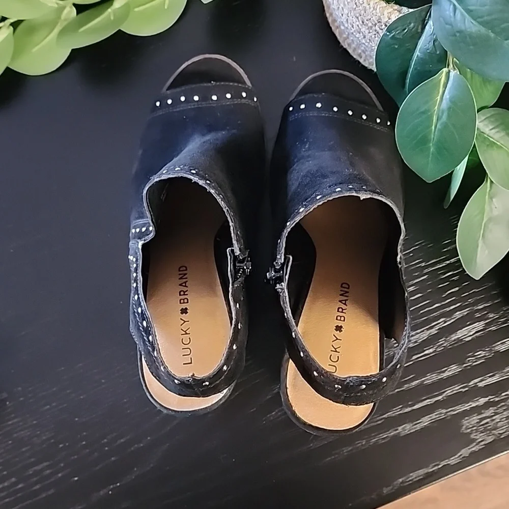LUCKY BRAND Ulyssas Suede Slingback Wedge Sandals 39 8.5 Studs Vegan Leather